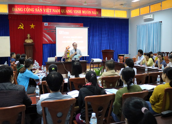 Khai giảng CTĐT Nâng cao năng lực cán bộ làm công tác trợ giúp phát triển DNNVV tại Khánh Hòa